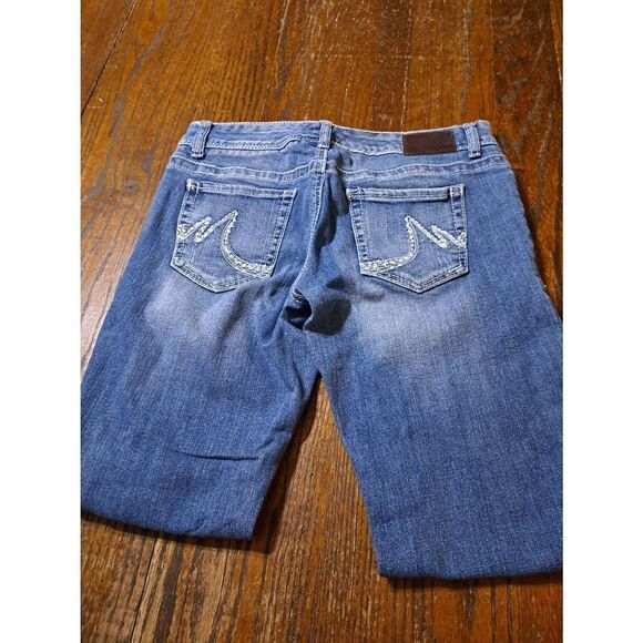 Size 5/6 Short Maurices Distressed Denim Blue Jeans with Pockets and Belt Loops - Picture 6 of 8